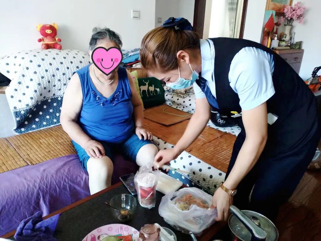 隆泰物業(yè)  愛老助老，托起老年人穩(wěn)穩(wěn)的幸福(圖1)