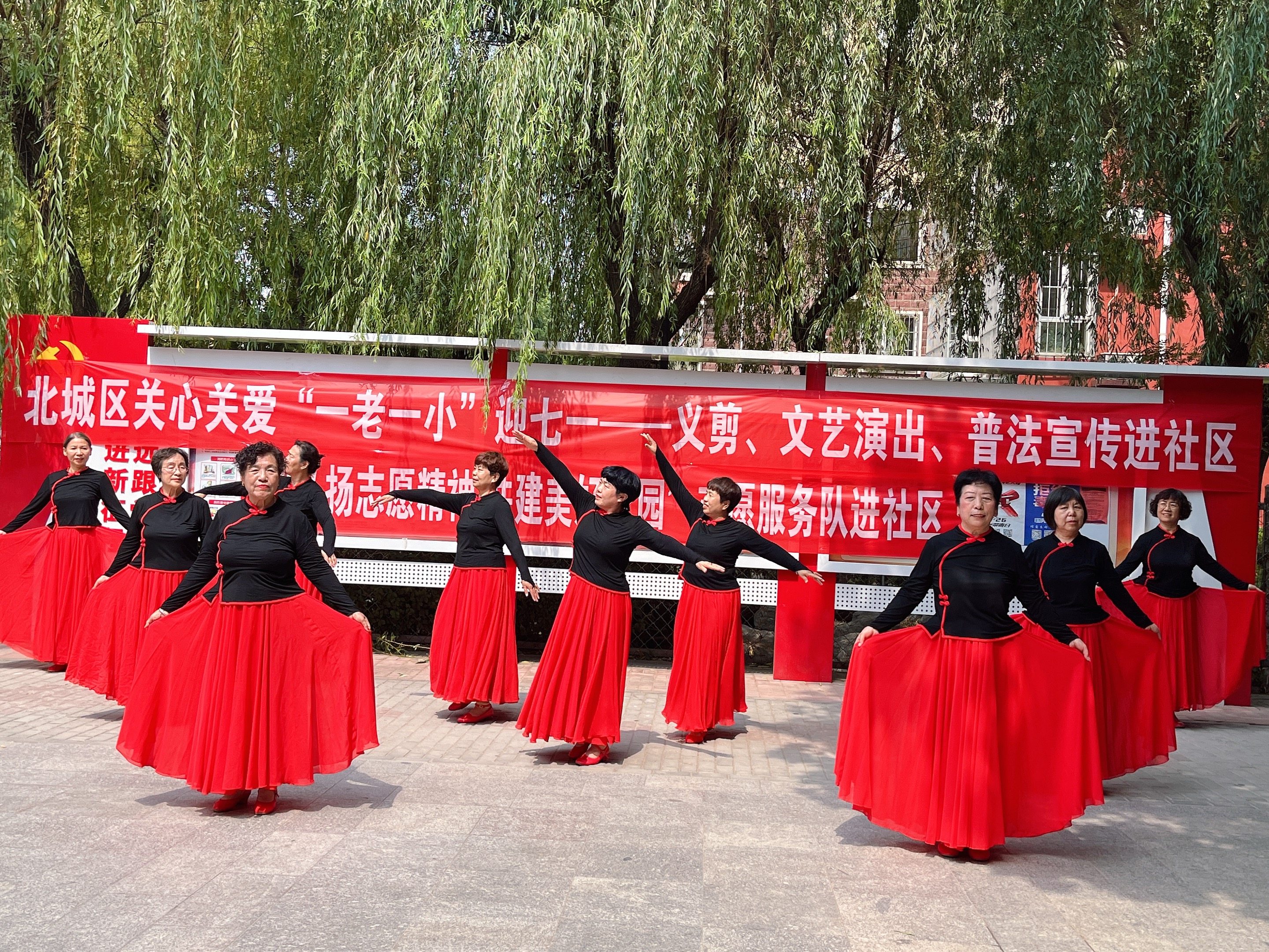 隆泰物業(yè)開展“七一”建黨節(jié)系列活動(dòng)(圖1)